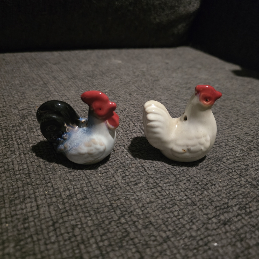 Ceramic Rooster Salt and Pepper Shaker Set - Picture 2 of 3